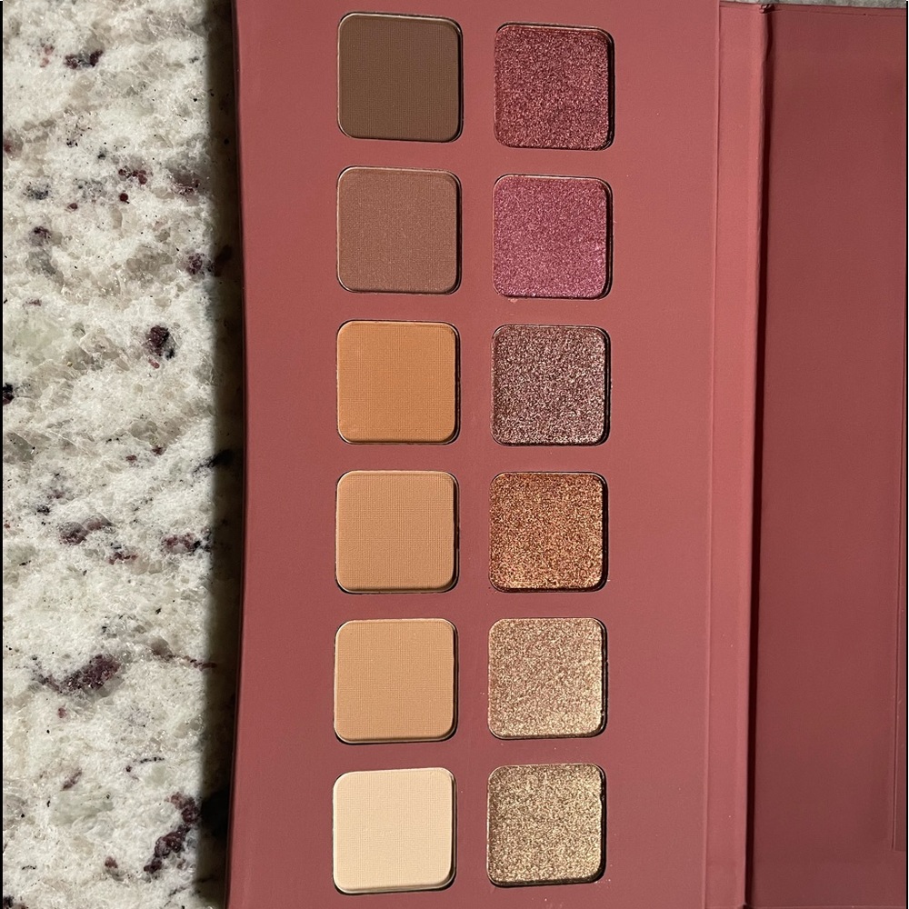 Illamasqua: Unveiled Artistry Palette